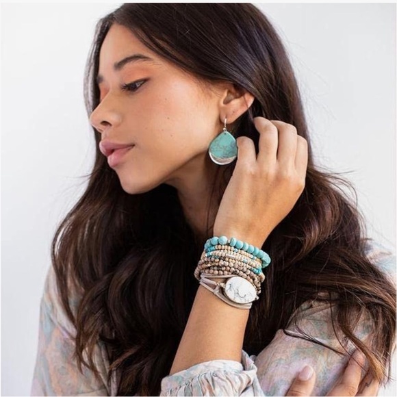 NWT Scout Curated Wears Stone Dipped Gold Earrings - Picture 4 of 7